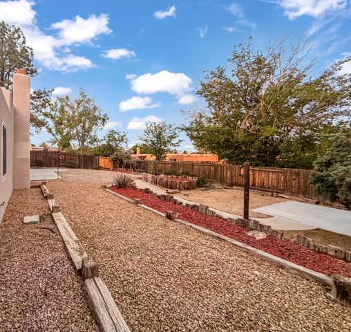 10108 La Paz Drive NW, Albuquerque, NM 87114