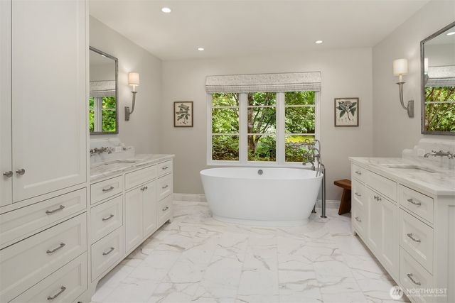 6560 163rd Place SE, Bellevue, WA 98006