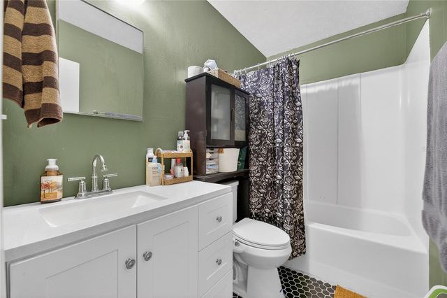 5601 ASHLEY OAKS DRIVE 6, Tampa, FL 33617