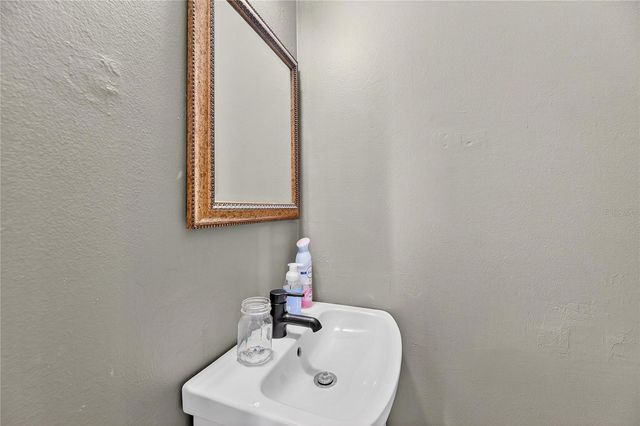 5601 ASHLEY OAKS DRIVE 6, Tampa, FL 33617