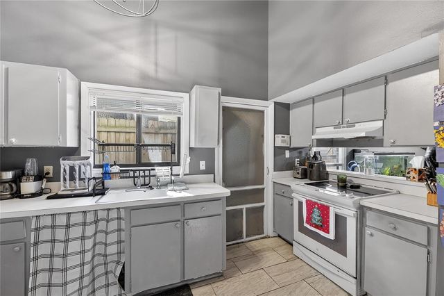 5601 ASHLEY OAKS DRIVE 6, Tampa, FL 33617