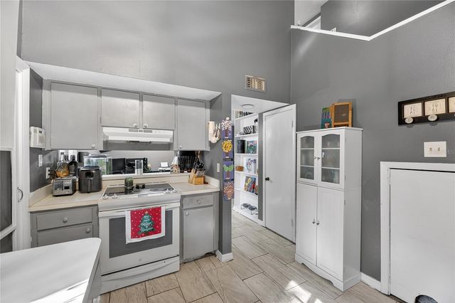 5601 ASHLEY OAKS DRIVE 6, Tampa, FL 33617