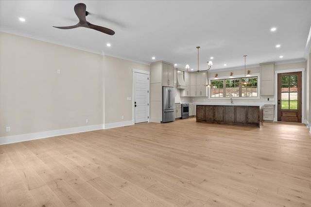 171 Roby Dr, Erin, TN 37061
