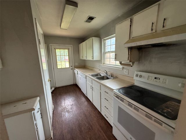 10937 Rockstone Drive, Balch Springs, TX 75180