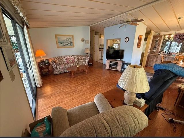 1532 W SCHWARTZ BOULEVARD, Lady Lake, FL 32159