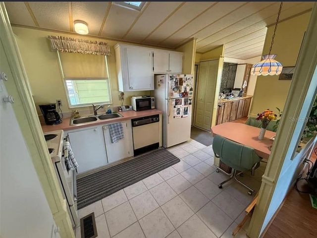 1532 W SCHWARTZ BOULEVARD, Lady Lake, FL 32159