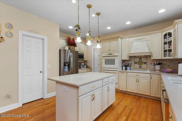 27 Ponderosa Boulevard, East Greenbush, NY 12061