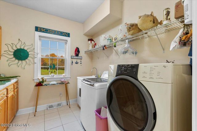 27 Ponderosa Boulevard, East Greenbush, NY 12061