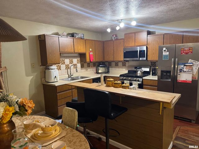 1524 Brenda Court, Springfield, IL 62702