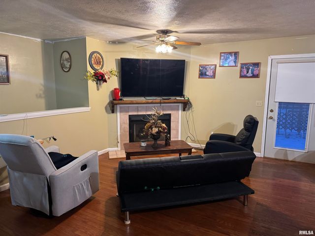 1524 Brenda Court, Springfield, IL 62702