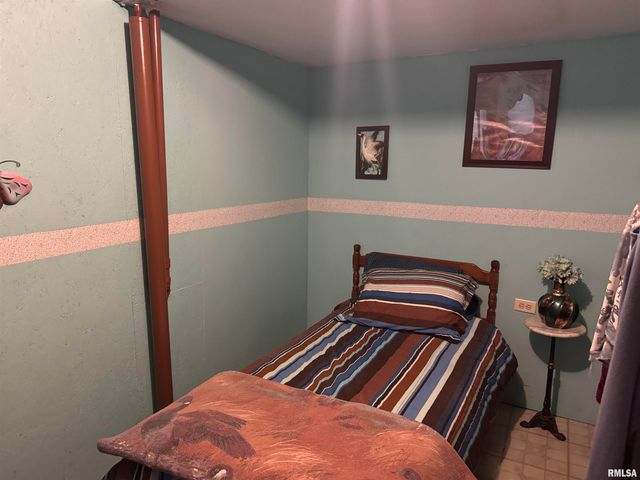 1524 Brenda Court, Springfield, IL 62702