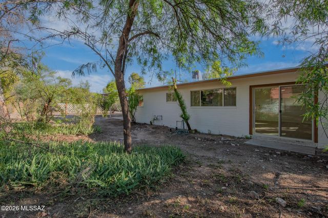 551 S Kent Place, Tucson, AZ 85710