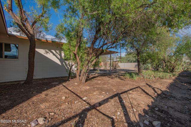 551 S Kent Place, Tucson, AZ 85710