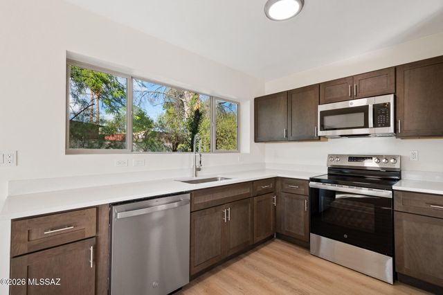 551 S Kent Place, Tucson, AZ 85710