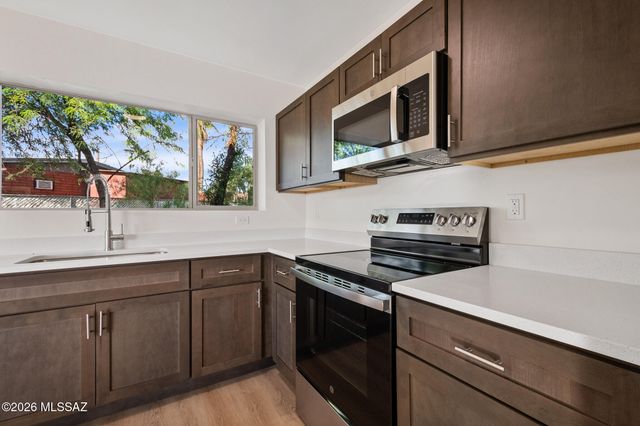551 S Kent Place, Tucson, AZ 85710