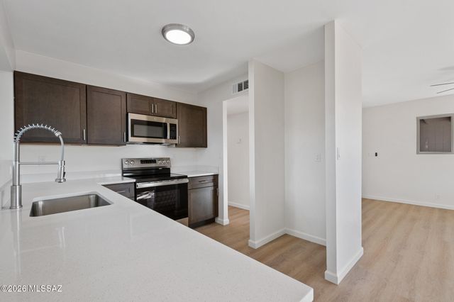 551 S Kent Place, Tucson, AZ 85710