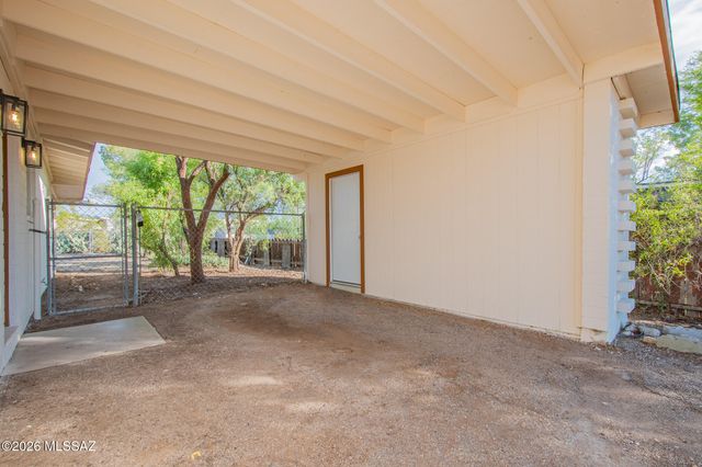 551 S Kent Place, Tucson, AZ 85710