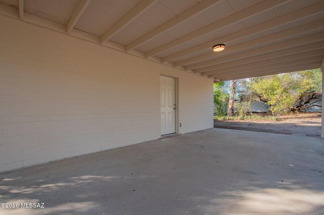 551 S Kent Place, Tucson, AZ 85710