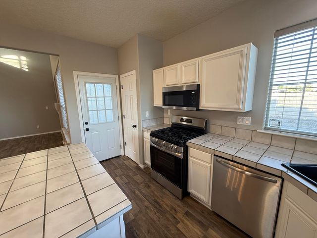 701 Renaissance Loop SE, Rio Rancho, NM 87124