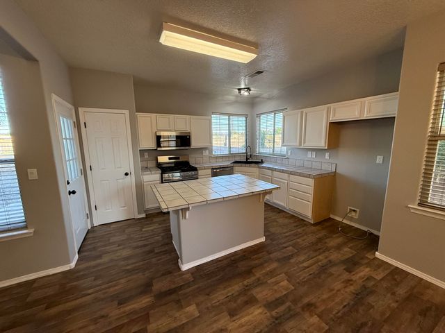 701 Renaissance Loop SE, Rio Rancho, NM 87124