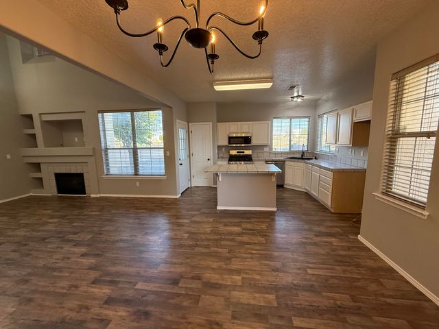 701 Renaissance Loop SE, Rio Rancho, NM 87124