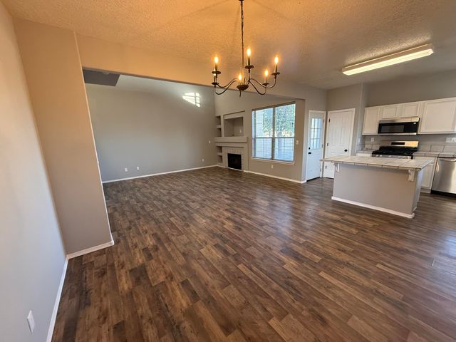 701 Renaissance Loop SE, Rio Rancho, NM 87124