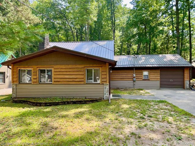 111 Petoskey Drive, Lyon Township, MI 48653