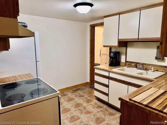 111 Petoskey Drive, Lyon Township, MI 48653