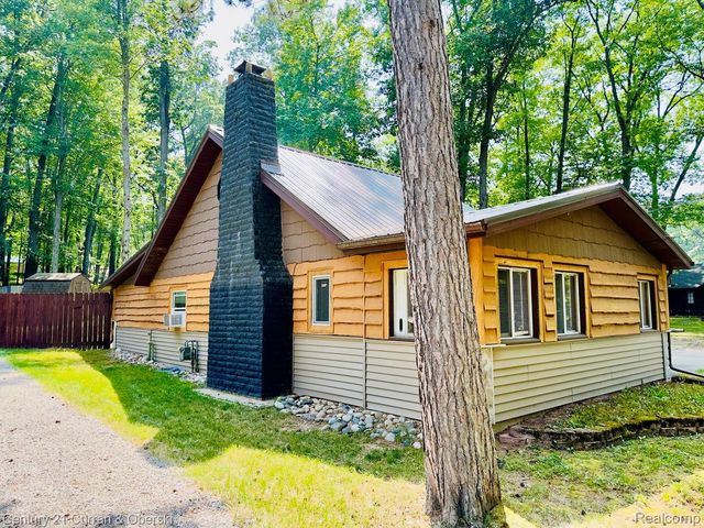 111 Petoskey Drive, Lyon Township, MI 48653