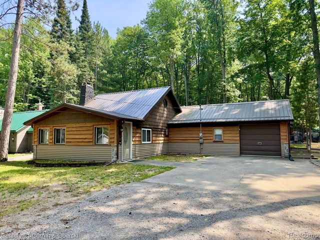 111 Petoskey Drive, Lyon Township, MI 48653