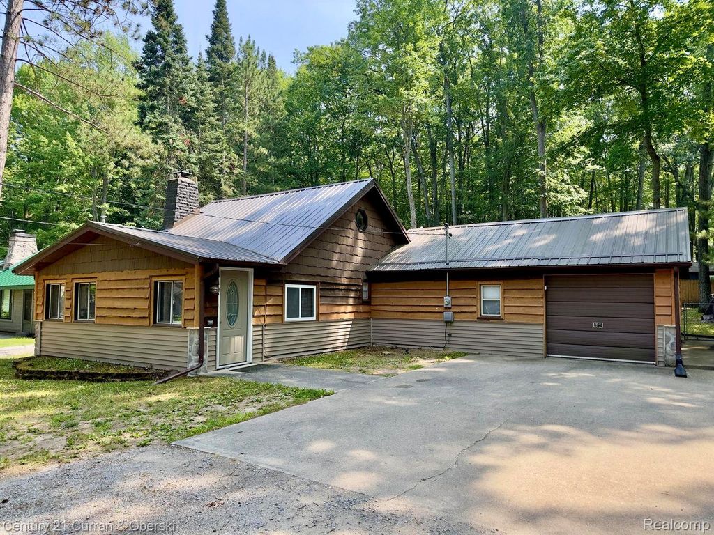 111 Petoskey Drive, Lyon Township, MI 48653