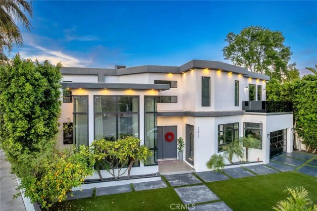 17917 Valley Vista Boulevard, Encino, CA 91316