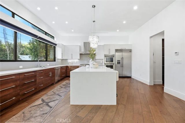 17917 Valley Vista Boulevard, Encino, CA 91316