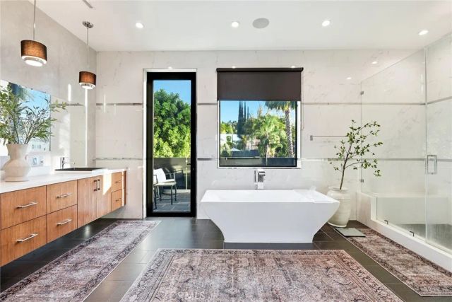 17917 Valley Vista Boulevard, Encino, CA 91316