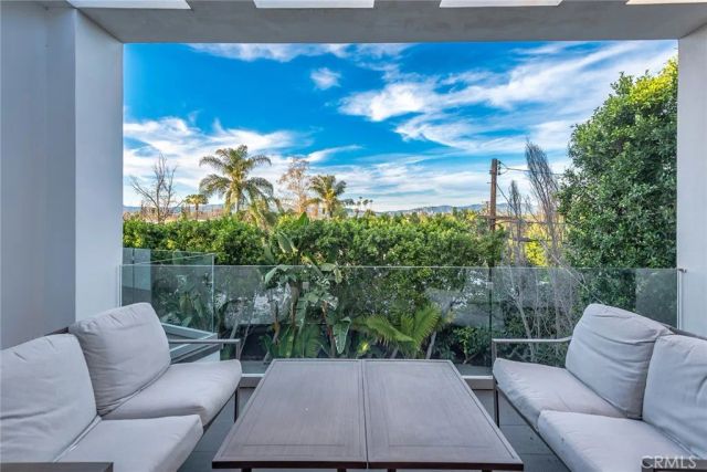 17917 Valley Vista Boulevard, Encino, CA 91316