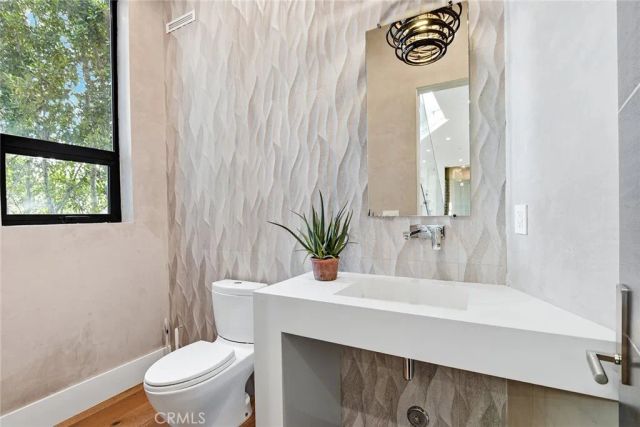17917 Valley Vista Boulevard, Encino, CA 91316