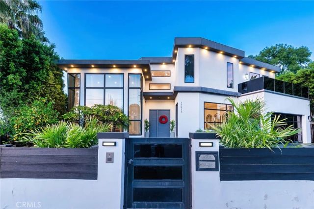 17917 Valley Vista Boulevard, Encino, CA 91316
