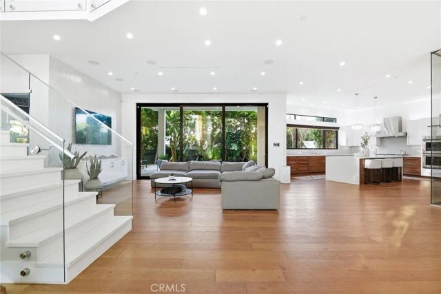 17917 Valley Vista Boulevard, Encino, CA 91316