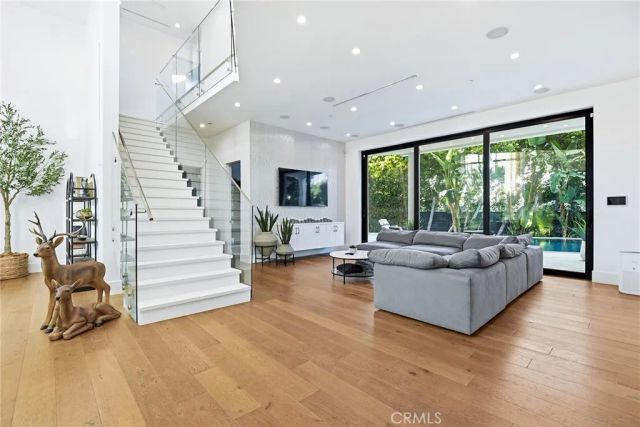 17917 Valley Vista Boulevard, Encino, CA 91316