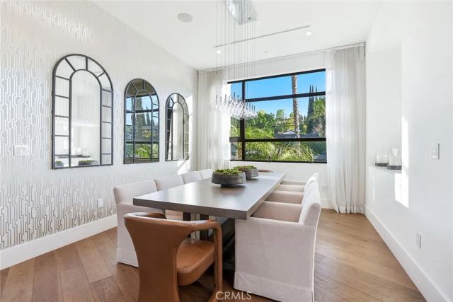 17917 Valley Vista Boulevard, Encino, CA 91316
