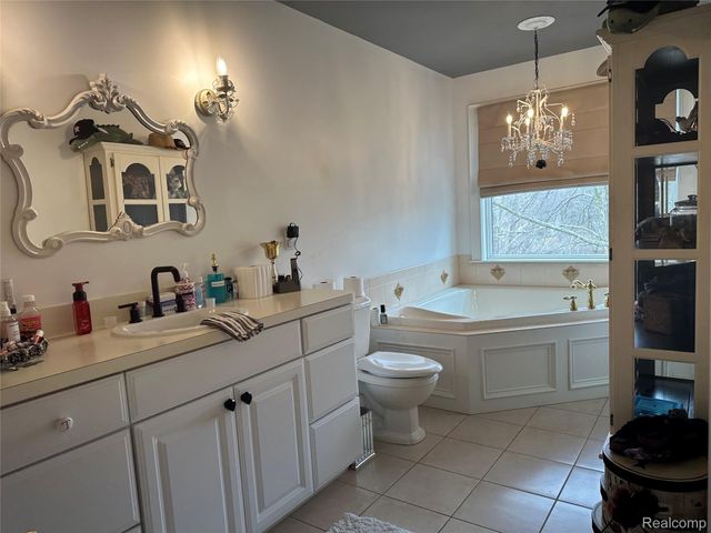 962 Hidden Valley Drive, Orion Charter Township, MI 48362