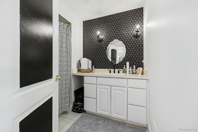 962 Hidden Valley Drive, Orion Charter Township, MI 48362