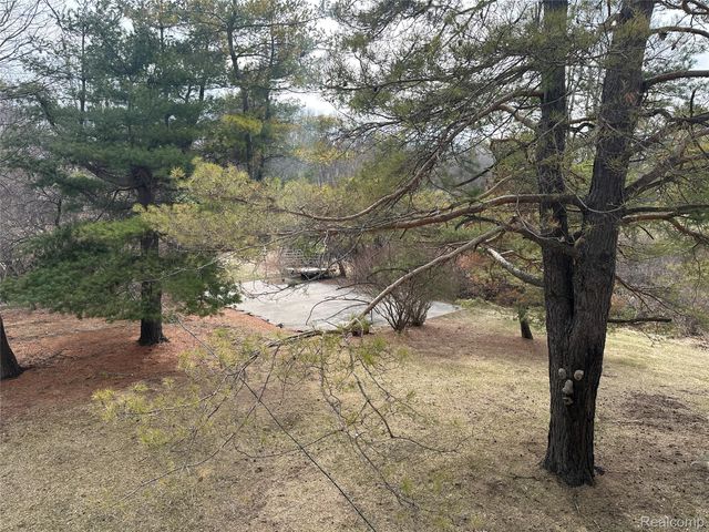 962 Hidden Valley Drive, Orion Charter Township, MI 48362