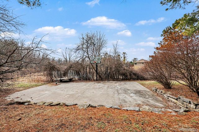 962 Hidden Valley Drive, Orion Charter Township, MI 48362