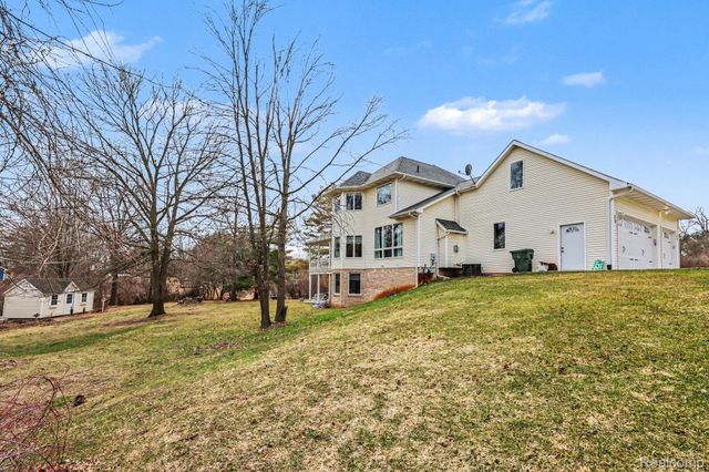962 Hidden Valley Drive, Orion Charter Township, MI 48362