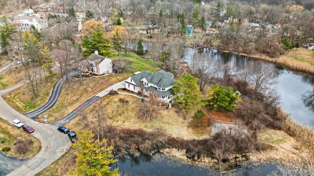 962 Hidden Valley Drive, Orion Charter Township, MI 48362