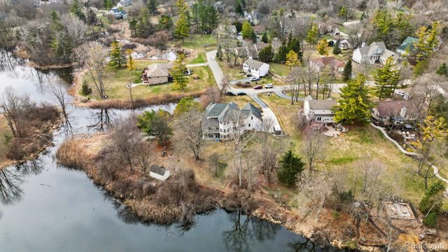 962 Hidden Valley Drive, Orion Charter Township, MI 48362