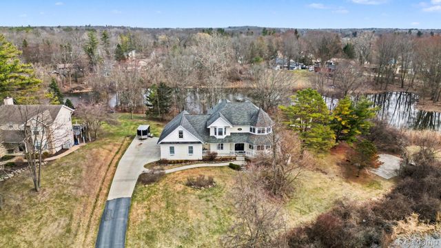 962 Hidden Valley Drive, Orion Charter Township, MI 48362