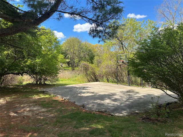 962 Hidden Valley Drive, Orion Charter Township, MI 48362