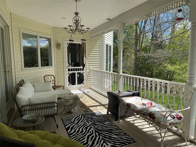962 Hidden Valley Drive, Orion Charter Township, MI 48362